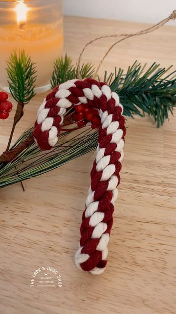 Candy Cane Wire Form Ideas, Wire Candy Cane Craft, Macrame Candy Cane Tutorial, Macrame Candy Cane, Christmas Yarn Crafts, Crown Knot, Decor With Ropes, Macrame Crochet, Counter Clockwise