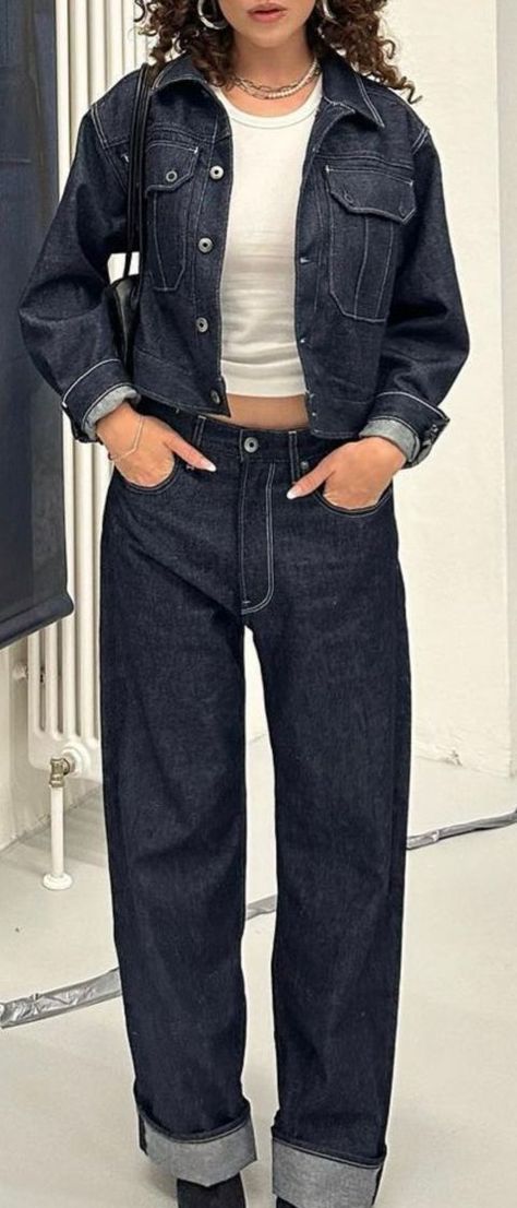 Denim Skirt And Leather Jacket, Body Flattering Outfits, Denim Top Outfit Fall, Fall Denim Outfits 2024, Dark Denim On Denim Outfit, Uni Inspo Outfit, 80s New York Fashion, Balanced Torso Outfits, Gh Bass Loafers Women Outfit