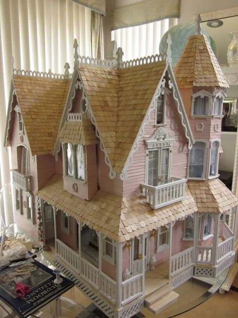 interior details of dollhouses | La Grande Maison-The Greenleaf Garfield Dollhouse Garfield Dollhouse, Gala Ideas, Doll House Ideas, Doll House Plans, Dollhouse Projects, Doll House Miniatures, Victorian Dollhouse, Room Boxes, Victorian Dolls