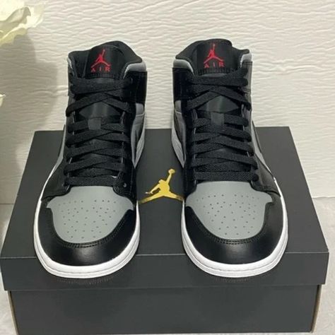 Jordan 1 shadow red Retro Jordan 1, Nike Air Max Verona, Jordan 1 Shadow, Nike Blazer 77, Blazer 77, White Nike Shoes, All Nike Shoes, Nike Shoes Jordans, Nike Blazers Mid