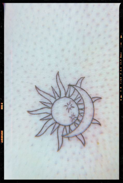 Half Sun Half Moon Tattoo, Half Sun Half Moon, Blue Moon Tattoo, Tattoos Abstract, Half Moon Tattoo, Tattoos Japanese, Tattoos Watercolor, Medium Tattoos, Earthy Tattoos