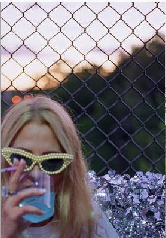 Oyster Magazine September 2013 features Mercura NYC yellow pearl sunnies styled by Petra Collins Oyster Magazine, Petra Collins, Foto Art, Grunge Style, Spice Girls, Steam Punk, A Drink, B & B, Aphrodite