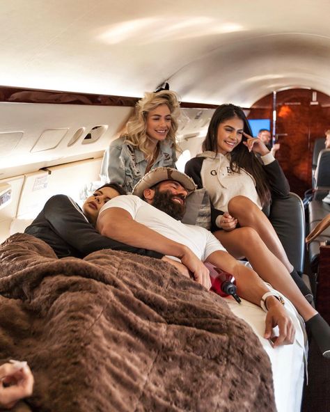 81.3k Likes, 544 Comments - Dan Bilzerian (@danbilzerian) on Instagram: “Vegas with my sister wives” Daniel Suarez, Dan Bilzerian, Billionaire Life, Luxury Lifestyle Couple, Billionaire Luxury, Sister Wives, Luxury Couple, Luxury Lifestyle Women, Rich Lifestyle