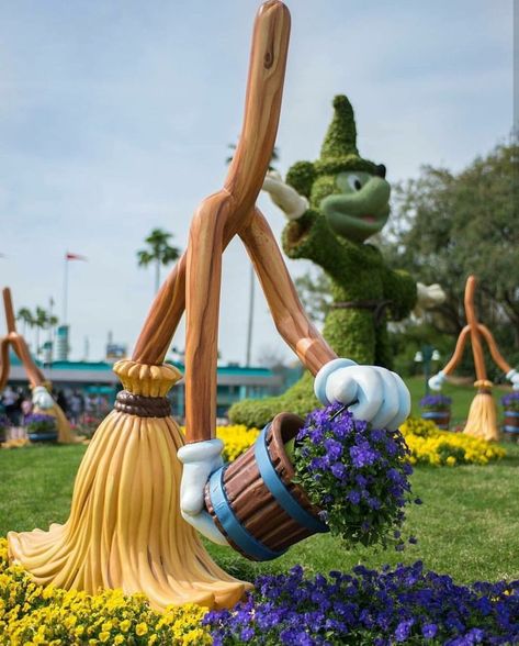 Fantasia Topiaries Walt Disney World | Disney Pictures | Beautiful Disney | Pictures of Disney Disney Play, Disney Garden, Sorcerer Mickey, Disney Now, Walking Path, Disney High, Disney Posters, Disney Friends, Hollywood Studios Disney