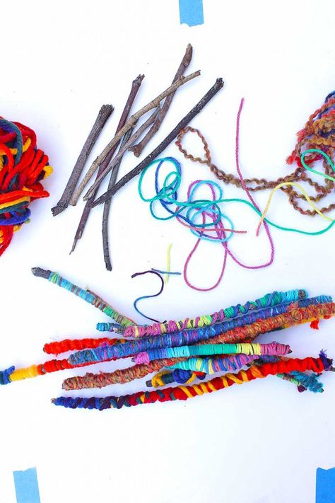 Yarn Sticks, Babble Dabble Do, Yarn Crafts For Kids, Twig Crafts, Easy Yarn Crafts, Crafts For Boys, Fall Crafts For Kids, Autumn Crafts, Crafts For Kids To Make