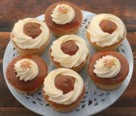 Vanilla And Caramel Cupcakes, Vanilla Caramel Cupcakes, Vanilla Buttercream Recipe, Fluffy Vanilla Cupcakes, Salted Caramel Recipe, Homemade Vanilla Cupcakes, Cupcakes With Caramel, Salted Caramel Buttercream, Salted Caramel Cupcakes