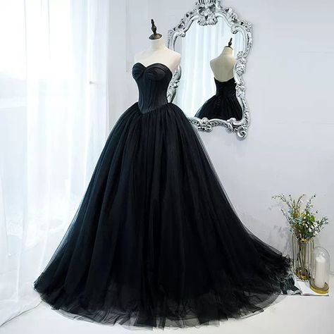 Black Bridal Ballgown With Satin Bodice, Fluffy Tulle Skirt With Long Train, Strapless, Elegant Wedding Gown, Puffy Gown With Long Train - Etsy Black Tulle Prom Dress, Kain Tile, Gala Party, Black Ball Gown, Black Evening Dress, Princess Ball Gowns, Black Party Dresses, Black Tulle, Black Evening Dresses