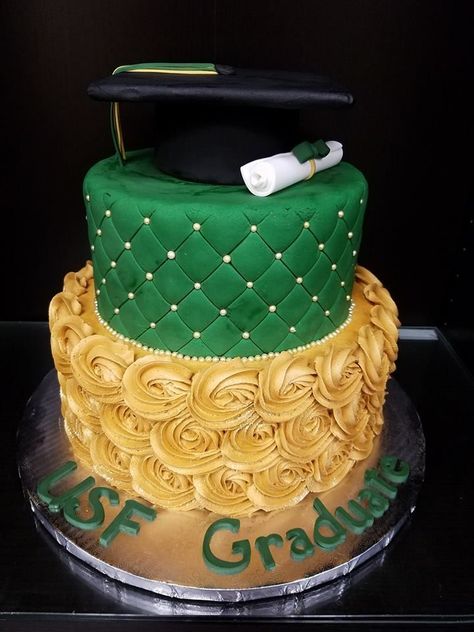 Gold And Green Graduation Party, Green Gold Graduation Party, Graduation Party Ideas Green And Gold, Usf Graduation Party, Green And Gold Graduation Cake, Cake Designs Graduation, Baylor Cake, Green And Gold Graduation Party Ideas, Green And Gold Graduation