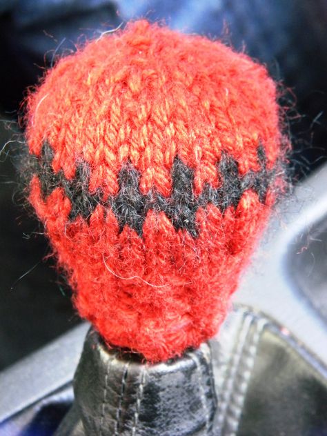 My boyfriend wants me to make him a bunch of these. It's a perfect gift for him! Crochet Gear Shift Cover Free Pattern, Crochet Shift Knob Cover, Car Crafts, Car Accessories Diy, Diy Crochet Patterns, Shift Knobs, Knitting For Charity, Crochet Car, Sewing Circles