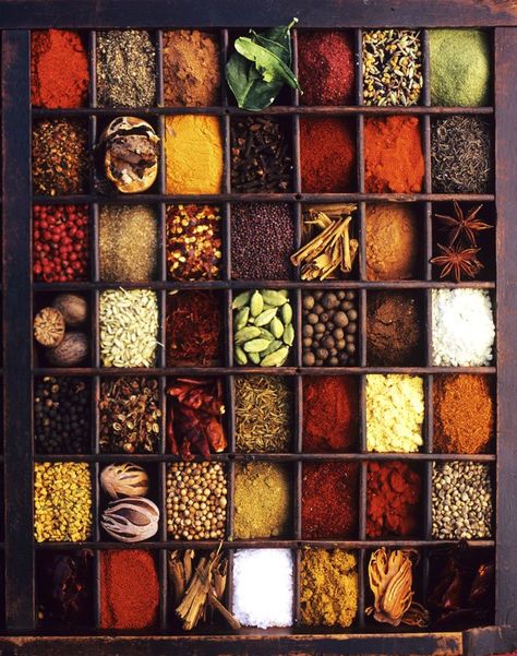 Spice Photography, Cibo Asiatico, Design Moodboard, Spices And Herbs, English Writing, Spices And Seasonings, Indian Spices, Spice Blends, Spice Mixes