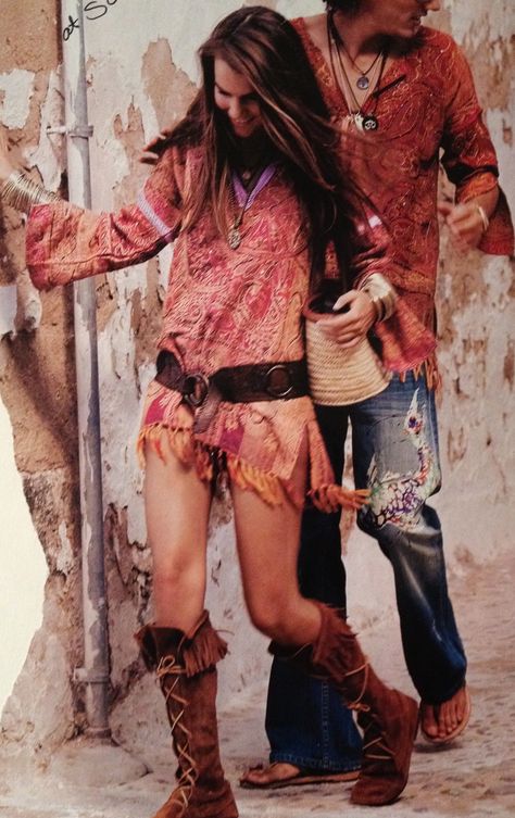 Bohemian style gypsy fringe tunic top with leather belt  modern hippie suede fringe boots. For the BEST BoHo CHic fashion trends FOLLOW--http://www.pinterest.com/happygolicky/the-best-boho-chic-fashion-bohemian-jewelry-gypsy-/ now Gilles Bensimon, Patti Hansen, Suede Fringe Boots, Moda Hippie, Elle Us, Modern Hippie, Lauren Hutton, Estilo Hippie, Boho Hippie Chic