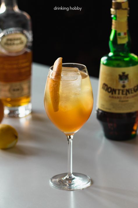 Montenegro amaro works as an herbal base for this spritz cocktail. It's easy to make and is balanced out with tart citrus, and sweet homemade honey syrup. #Homemade #Cocktails #Drinks Honey Tart, Amaro Cocktails, Fruity Drink Recipes, Tasty Cocktails, Spritz Cocktail, Sparkling Cocktail, Homemade Cocktails, Fruity Drinks, Honey Syrup