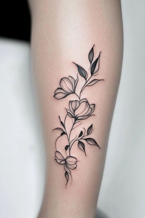 Black and white floral tattoo on a person's forearm. Small Female Tattoos, Small Tattoo Designs For Women, Small Anchor Tattoos, Small Bee Tattoo, Tiny Designs, Small Cross Tattoo, Small Tattoos For Women, Unique Small Tattoo, Tattoos Simple