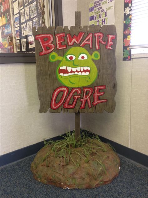 Beware ogre sign prop for Shrek the Musical jr. Shrek E Fiona, Fiona Y Shrek, Swamp Party, Shrek Party, Shrek The Musical, Shrek Costume, Deco Disney, Bday Party Theme, Disney Party