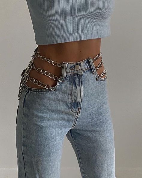 Jeans With Chains, Jeans Trend, Outfit Jeans, Tomboy Fashion, Edgy Outfits, Stage Outfits, Mode Inspiration, Upcycle Clothes, Cute Casual Outfits