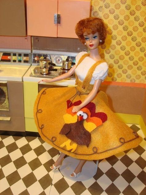 Thanksgiving Barbie, Barbie Scenes, Retro Barbie, Vintage Barbies, Doll Scenes, Pretty Redhead, Barbie Diorama, Mod Girl, Barbie Family