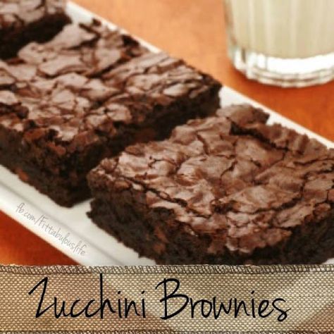 Try Zucchini Brownies - WW 2 pts.! You'll just need 1/2 cup applesauce, 2 small or medium bananas mashed, 1 1/2 cup sugar, 2 tsp. vanilla extract, 1/2 cup... Zucchini Applesauce, Zucchini Flour, Weight Watchers Zucchini, Zucchini Brownie, Fruit Soft Serve, Weight Watcher Desserts, Zucchini Brownies, Healthy Brownies, Ww Desserts