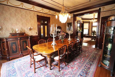 Victorian Era Dining Room, 1890s Dining Room, 1800s Dining Room, 1940s Dining Room, Queen Anne Dining Room, Parlor Ideas, Dark Brown Dining Table, Victorian Dining Room, Old Dining Room