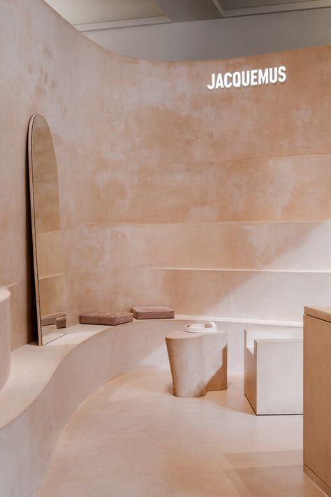 Jacquemus Store Selfridges London / AMO | ArchDaily Jacquemus Store, Deco Spa, Concrete Effect Paint, Selfridges London, Retail Store Interior Design, Store Interiors, Salon Interior Design, Retail Store Design, Retail Interior