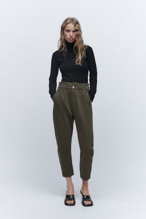 Women's Jeans | Online Sale | ZARA United States Baggy Paperbag Jeans, Green Jeans Outfit, Zara Wide Leg Jeans, Paperbag Jeans, Bleached Jeans, Zara Coat, Shirt Tucked In, Comfortable Jeans, Cropped Flare Jeans