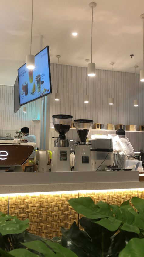 Fore coffee makassar Pap Coffee Shop, Coffee Shop Theme, Tempat Aesthetic, Coffee Shop Aesthetic, Coffee Obsession, How To Order Coffee, Food To Go, Cafe Shop