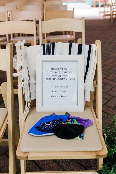 An empty chair for loved ones who cannot attend the wedding - grandparents who have passed away | A Romantic Jewish Wedding at The Trolley Barn | Smashing the Glass Jewish wedding blog Grandparent Remembrance Wedding, Memory Chair Wedding Ceremony, Empty Chair Memorial At Wedding, Wedding Grandparents, Wedding Preparation Photos, Homemade Wedding Decorations, Jewish Wedding Traditions, Wedding Bouquet Photo Charm, Wedding Remembrance