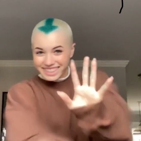 Avatar Buzzcut, Aang Cosplay, Buzzcut Halloween Costumes, Avatar Hairstyles, Buzz Cut Hairstyles, Buzzed Hair, Bald Hair, Bald Men, Bald Heads