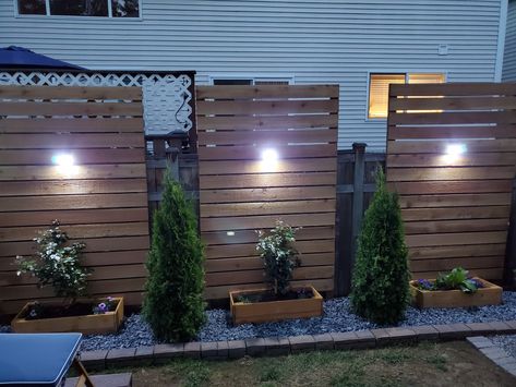 Privacy Wall Backyard, Privacy Wall Backyard Ideas, Front Yard Privacy Screen, Privacy Wall Pool, Diy Modern Privacy Fence, Pool Privacy Wall Ideas, Outdoor Privacy Wall With Plants, Decks With Privacy Walls Wood, Pool Fence Ideas Inground Privacy