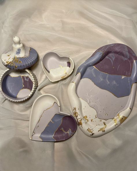 Introducing the (Elegant Purple Set of Jesmonite), handcrafted with care and creativity to add a touch of fancy to your home decor💜! . Including 4 items ˚ʚ♡ɞ˚: 1. Irregular Cloud Tray 2. Storage Box 3. Heart Coaster 4. Mini Heart Coaster . #neutralaesthetic #tray #trinketdish #ceramics #coasters #colourful #colourfulhome #custommade #decorlovers #homesofinstagram #homerenovation #newhome #satisfyingvideos #satisfyingvideo #giftideas #gift #bedroomdecor #bedroomstyling #stone #livingroomdec... Ceramics Coasters, Cloud Tray, Cement Projects, Heart Coaster, Flower Background Images, Purple Set, Resin Crafts Tutorial, Concrete Diy Projects, Flower Background