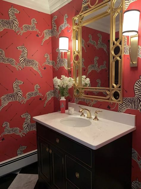 25 Red Bathroom Ideas That Will Never Go Out of Style Small Red Bathroom, Red Powder Room, Dark Purple Bathroom, Maroon Bathroom, Red Bathroom Aesthetic, Small Powder Bathroom, Olive Green Bathrooms, Red Bathrooms, Small Powder Bathroom Ideas