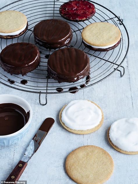 Great British Bake Off special: Wagon wheel biscuits  | Daily Mail Online Wagon Wheel Biscuit, Paul Hollywood Recipes, British Baking Show Recipes, British Bake Off Recipes, Chocolate Smores, Bake Off Recipes, S Mores Cookies, British Cooking, Wagon Wheels