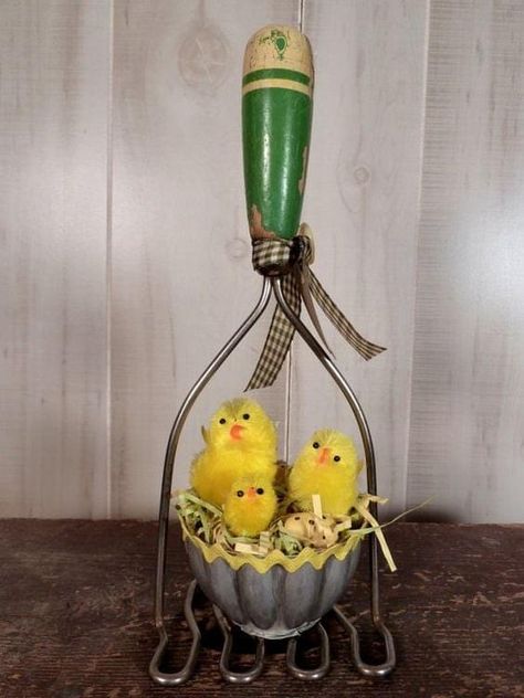 Chic Easter Decor, Chenille Chicks, Shabby Chic Easter Decor, Primitive Easter Decor, Tin Basket, Primitive Easter, Shabby Chic Easter, Jello Mold, Easter Craft Decorations