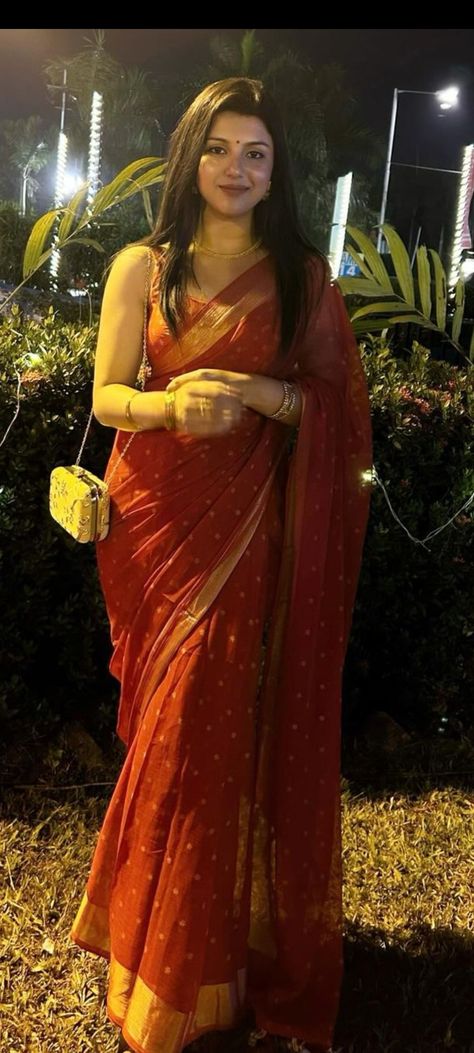 Simple Saree Designs, Female Celebrity Fashion, Desi Fashion Casual, Indian Saree Blouses Designs, Simple Sarees, Indian Fashion Saree, Saree Design, Indian Dresses Traditional, Saree Models