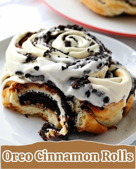 Oreo Cinnamon Rolls, Cinnamon Roll Desserts, Roll Dough Recipe, Oreo Crunch, Fluffiest Cinnamon Rolls, Oreo Filling, Pillsbury Grands, Cinnamon Roll Dough, Oreo Flavors