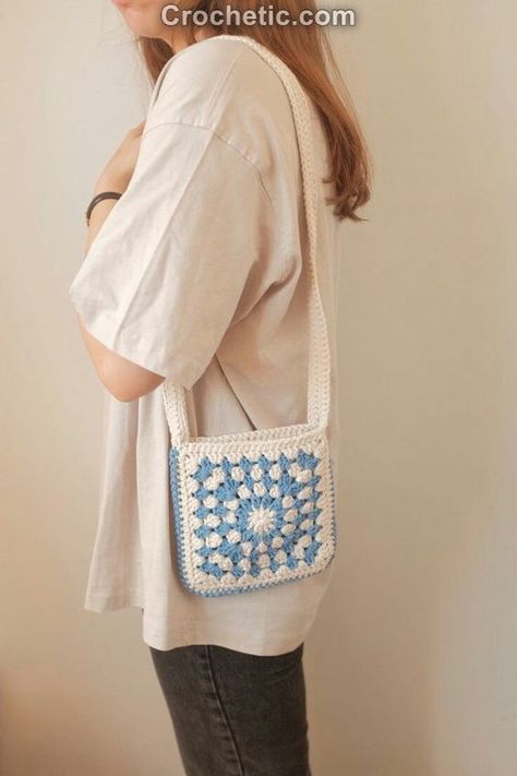 Extremely Fantastic Latest Designer Crochet Knitting Pattern Hand Bag/Purses Design For Girls #CrochetTote #CrochetToteBagPattern #CrochetToteBagGrannySquares #CrochetToteBagIdeas #CrochetTotePattern Crochet Small Bag, Sling Bag Pattern, Crochet Sling Bag, Crochet Mini Bag, Tas Mini, Crochet Mignon, Confection Au Crochet, Crochet Quilt, Crochet Tote