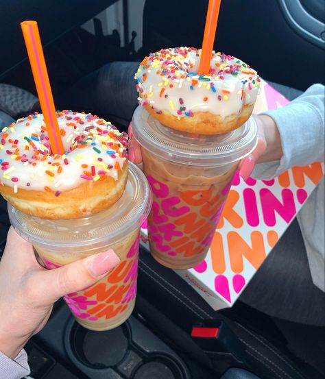 Dunkin Donuts Coffee Drinks, Dunkin Donuts Iced Coffee, Coffee And Donuts, Junk Food Snacks, Starbucks Recipes, Think Food, My Angel, Food Obsession, Cafe Food