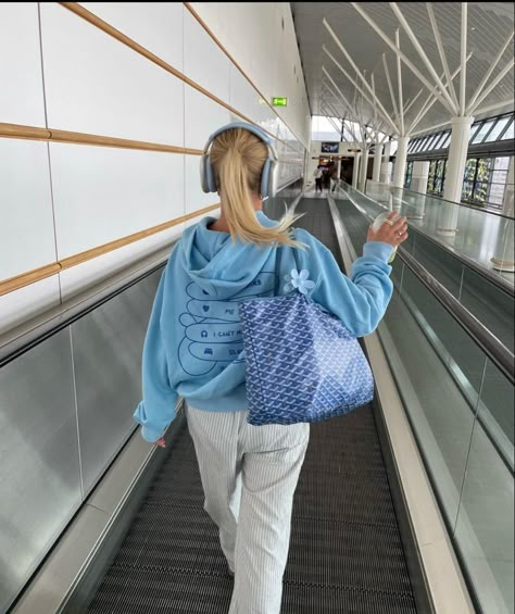 Cute Airport Outfit, Airport Outfit Summer, Airplane Outfits, Airport Aesthetic, Airport Fits, Airport Photos, Airport Travel, Travel Essentials For Women, Airport Style