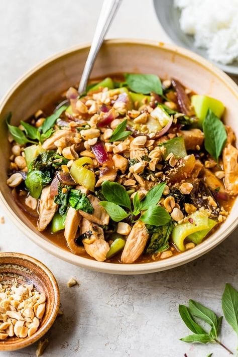 Garlic-Ginger Chicken Stir-Fry is a quick and easy stir-fry with chicken breast, bok choy, red onion, peanuts and basil. #stirfry #chickenbreast Garlic Ginger Chicken, Soy Sauce Garlic, Chicken Breast Cutlet, Quick Stir Fry, Easy Chicken Breast, Ginger Chicken, Skinny Taste Recipes, Chicken Stir Fry, Food Tasting