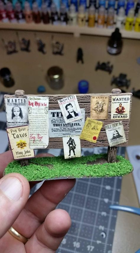 Dnd Miniatures Display, D&d Diy Terrain, Dungeons And Dragons Terrain Diy, Dnd Model Making, Scatter Terrain Diy, D&d Diorama, Mini Diorama Ideas, Dnd Terrain Diy Cardboard, Dnd Terrain Ideas