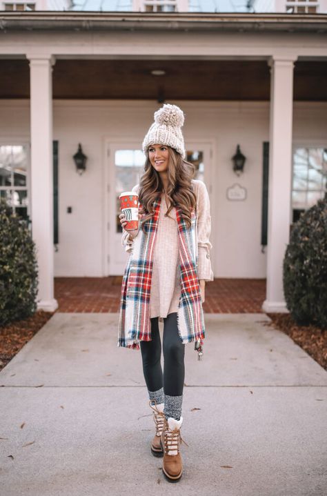 Warm Christmas Outfits, Cozy Christmas Outfit, Southern Curls And Pearls, Hiking Boots Outfit, Cute Christmas Outfits, Christmas Outfits Women, Lit Outfits, Outfit Invierno, Moda Chic