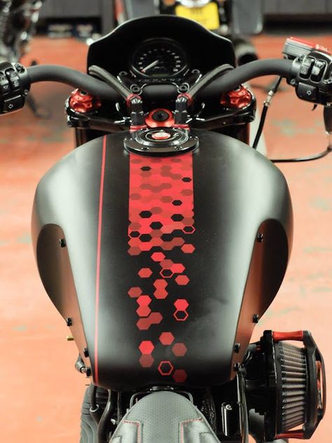 Moto Bobber, Custom Motorcycle Paint Jobs, Honda Scrambler, Vehicle Signage, Bike Tank, Custom Paint Motorcycle, Moto Custom, Scrambler Custom, Motorcycle Paint Jobs