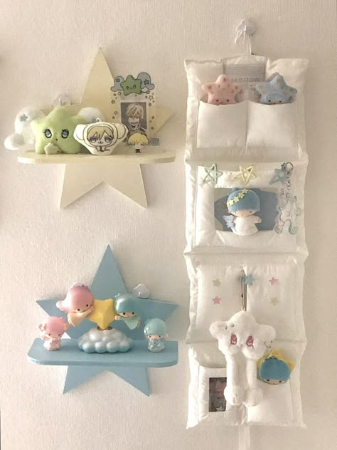 Plushie Storage Ideas, Plushie Storage, Japanese Room Aesthetic, Room Ideas Furniture, Mogu Mogu, Cute Interior, Kiki And Lala, Room Cute, Japanese Room