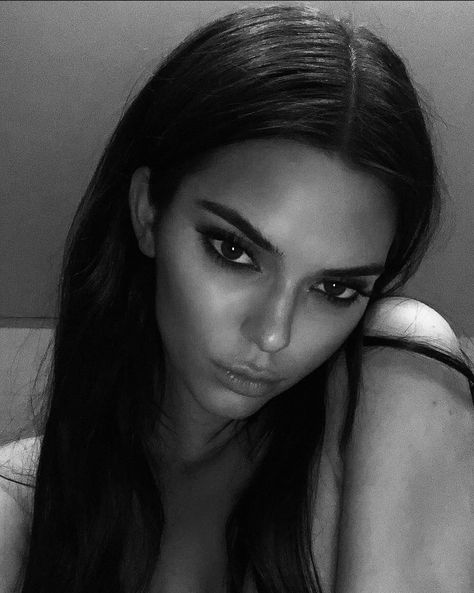 kendall jenner Kendall Jenner Pics, Kendall Jenner Face, Kendall Jenner Icons, Ball Makeup, Boujee Aesthetic, Nyc Girl, Jenner Outfits, Jenner Style, Pretty Photos