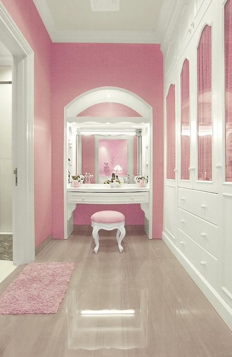 oh my...I've always wanted to paint my closet pink!!! Now~ I know it would look gorgeous:))) LOVE LOVE this Pink Closet, Decoration Shabby, Deco Rose, Closet Room, Casa Vintage, Dream Closets, Versace Home, Makeup Room, Pink Houses