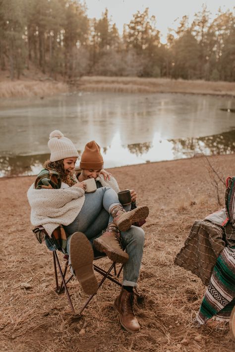 Winter Camping Photoshoot, Campfire Family Pictures, Fall Family Campfire Photos, Christmas Camping Photoshoot, Family Camping Photos, Bonfire Photoshoot Couple, Campfire Photoshoot Couple, Camping Couple Photoshoot, S’mores Photoshoot