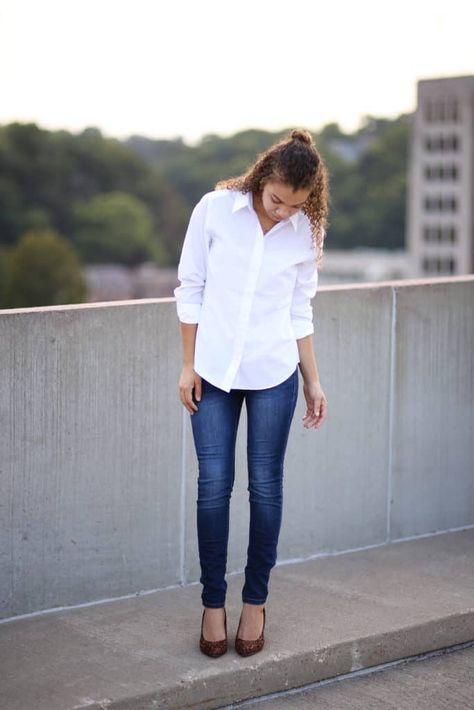 White Shirt Dress Outfit, White Button Down Outfit, Button Down Outfit, How To Wear Shirt, White Shirt And Blue Jeans, My Chic Obsession, White Shirt Outfits, Blue Jean Outfits, Shirt Dress Outfit