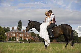 i want to ride a horse on my wedding day... Horse Wedding Photos, Manchester Hotels, Horse Wedding, Horse Photo, Quirky Wedding, Bridal Magazine, Wedding Pets, Wedding Fair, Cute Wedding Ideas