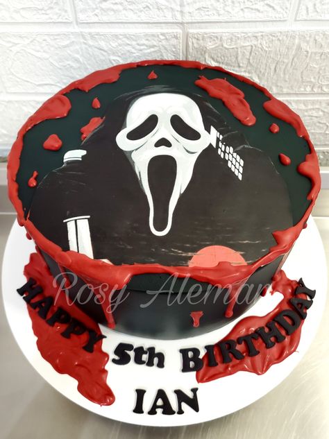 Slasher Cake Ideas, Scream Bday Cake, Scream Cake Ideas Kids, Ghostface Birthday Cake, Ghost Face Cake, Horror Movie Cakes, Ghostface Cake, Candy Fruits, Horror Cake