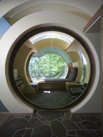 Circular Window, Futuristic Interior Design, Casa Hobbit, Futuristic Home, Futuristic Interior, Organic Architecture, Home Technology, Futurism, Futuristic Architecture