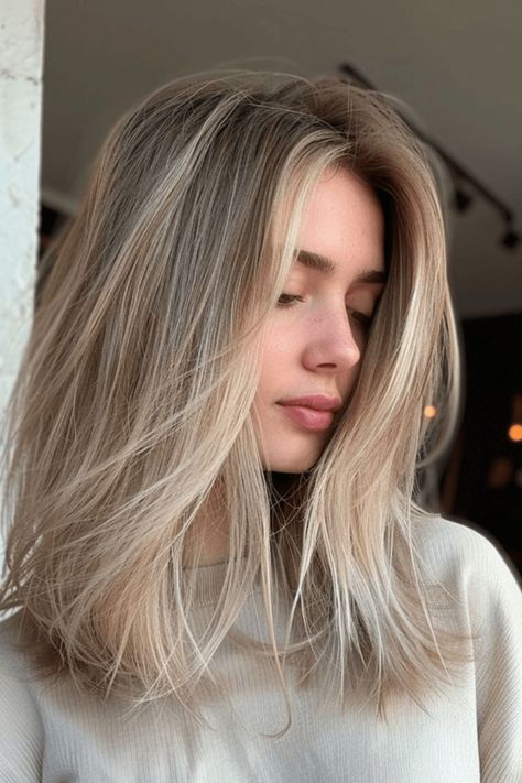 19+ Fall Hair Color Ideas for Blondes That Are Sure To Turn Heads - Advice From Nobody Balayage Hair Cool Blonde, Vanilla Creamy Blonde Hair, Soft Beige Hair Colour, Neutral Tone Blonde Hair, Neutral Toned Blonde Hair, Blond Winter Hair Color, Cool Tones Hair Color, Blond Hair 2024, Beige Blonde Babylights